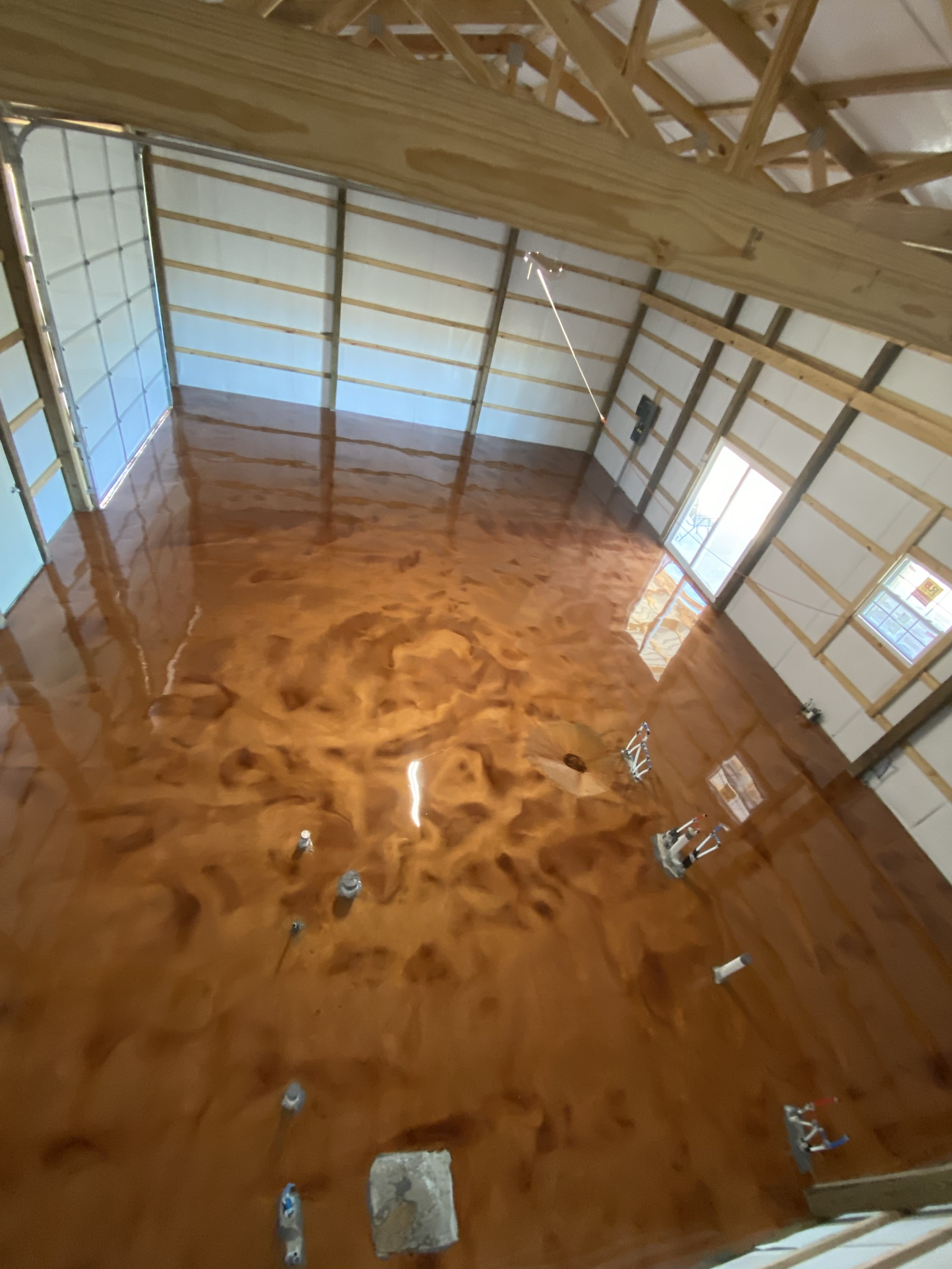 Copper-colored Rezena Metallic floor in a large workshop